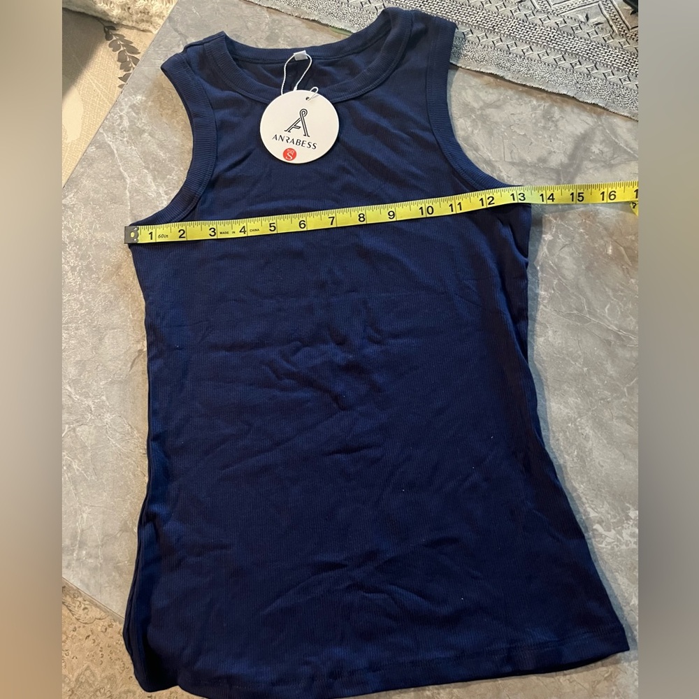Anrabess Sleeveless Top - Picture 3 of 4